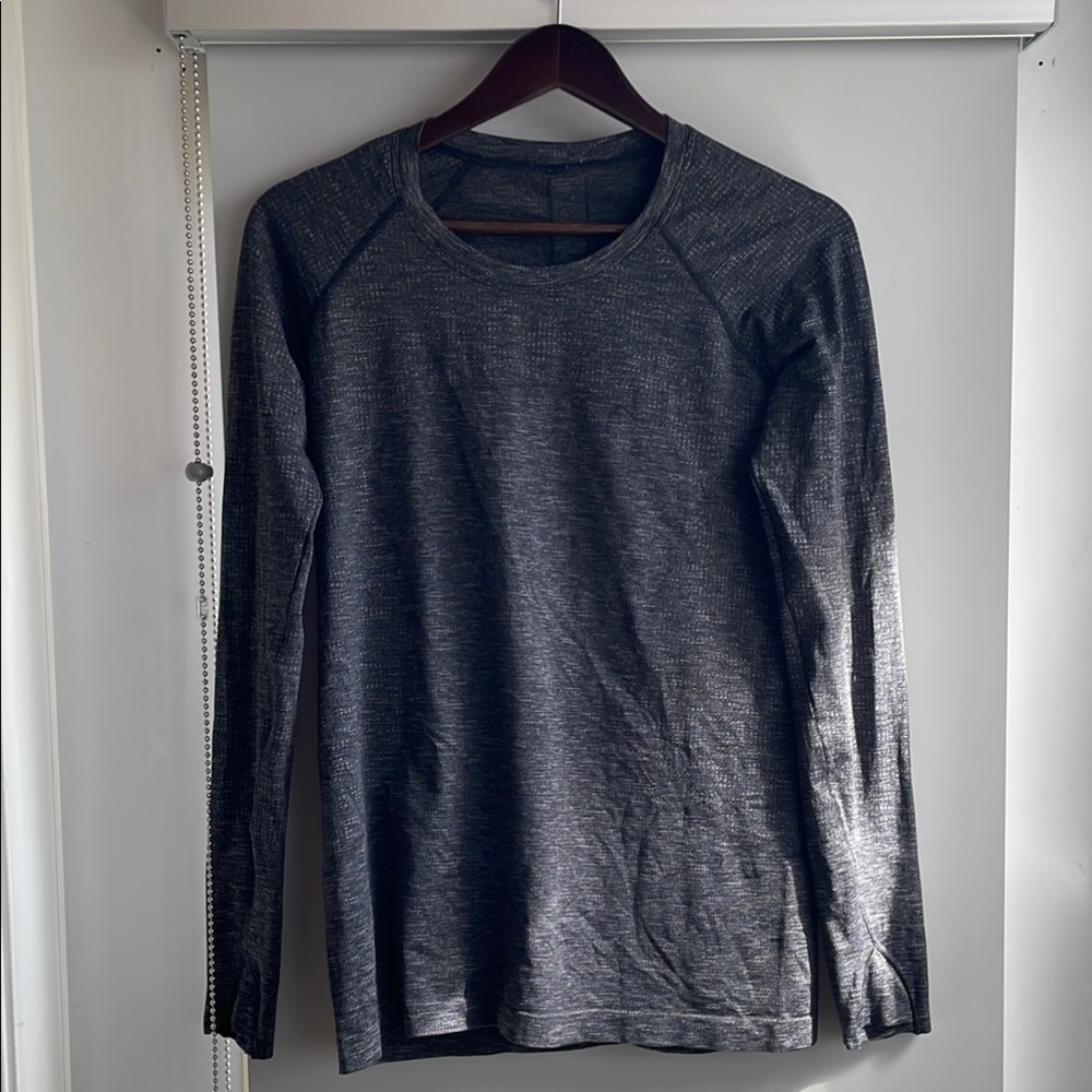 Lululemon long sleeve workout top